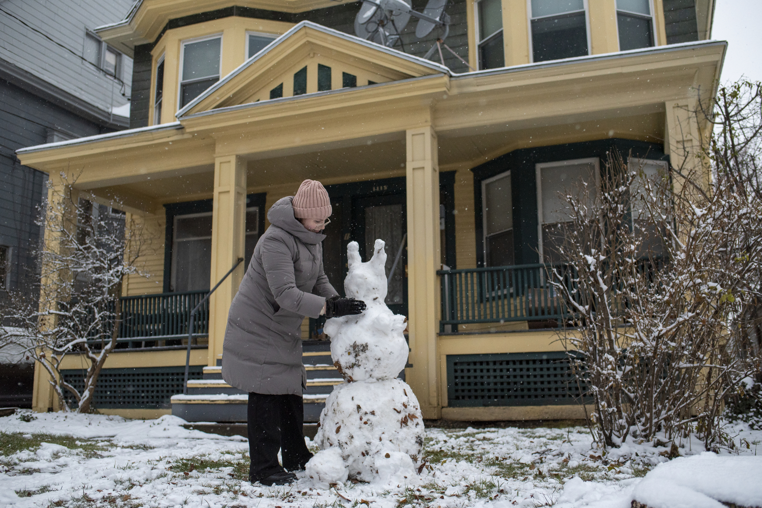 Syracuse student builds rabbit after dusting of snow (Photo of the Week)